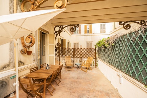Dine alfresco on your private terrace in central Rome
