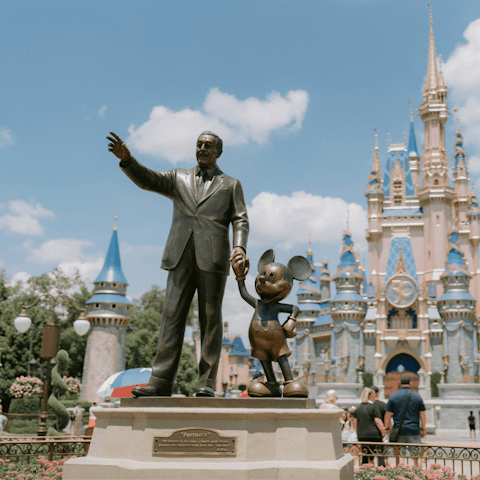 Reach Walt Disney World Resort in ten minutes by car