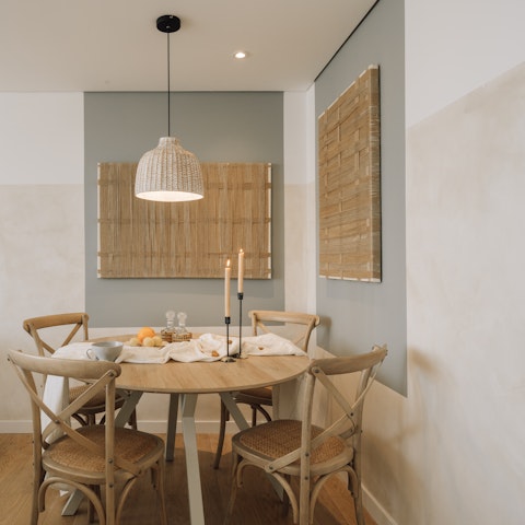 Rustle up a lazy lunch with supplies from the nearby Mercado de Alvalade