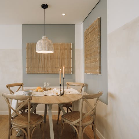 Rustle up a lazy lunch with supplies from the nearby Mercado de Alvalade