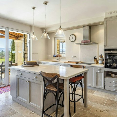 Create your very own bouillabaisse in the well-equipped kitchen