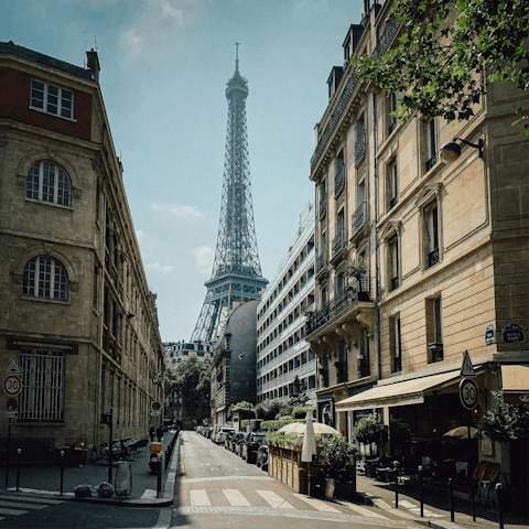 Stay in the 15th arrondissement, fifteen minutes from the Eiffel Tower