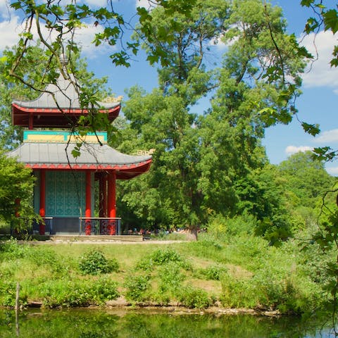 Pick up a coffee and take a stroll along the canal to Victoria Park