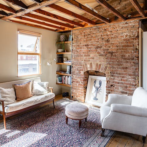 Feel inspired by the lightness and ease of the living room