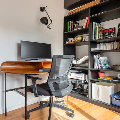 Catch up on work at the home office area between bouts of sightseeing