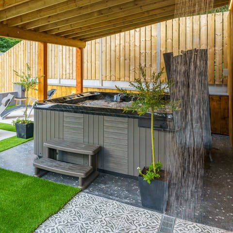 Indulge the senses with long soaks in the outdoor jacuzzi