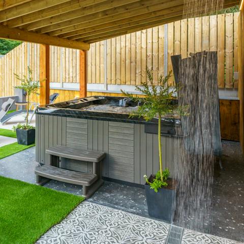 Indulge the senses with long soaks in the outdoor jacuzzi