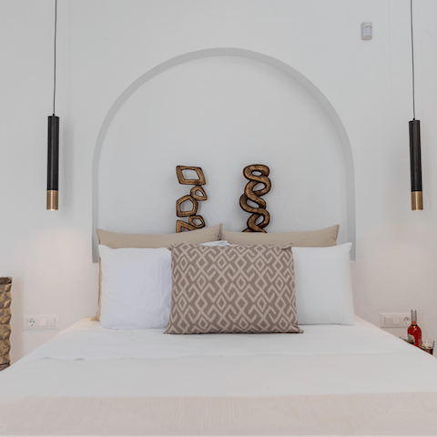 Wake up in the elegant bedroom feeling rested and ready for another day of sea and sun