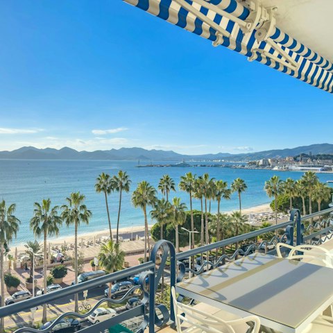 Take breakfast outside on the terrace – croissant, anyone?