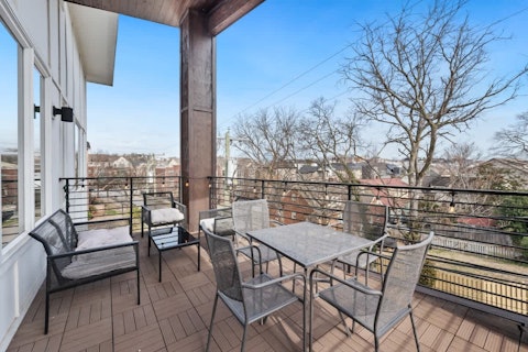 Take in West End over an alfresco breakfast