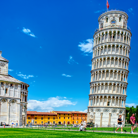 Reach Pisa in just twenty minutes by car