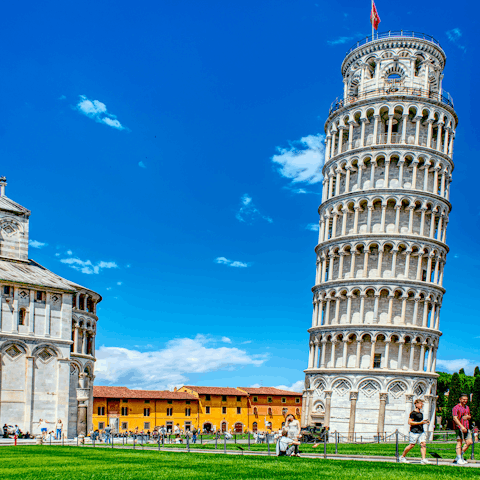 Reach Pisa in just twenty minutes by car