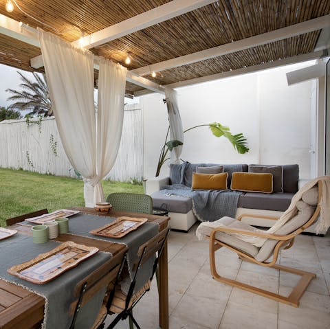 Dine alfresco style, then migrate over to the outdoor sofa
