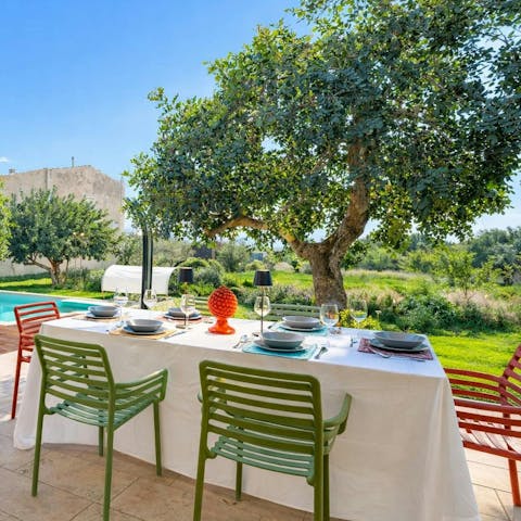 Tuck into an alfresco pasta feast overlooking the garden