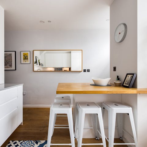 Get mornings off to a great start with a bite to eat at the breakfast island