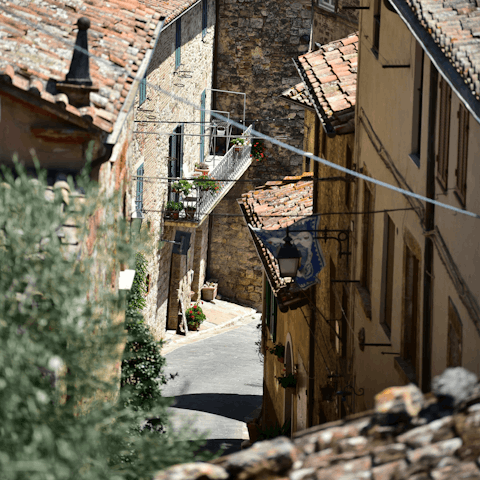 Experience the charm of Tuscany while exploring Sarteano