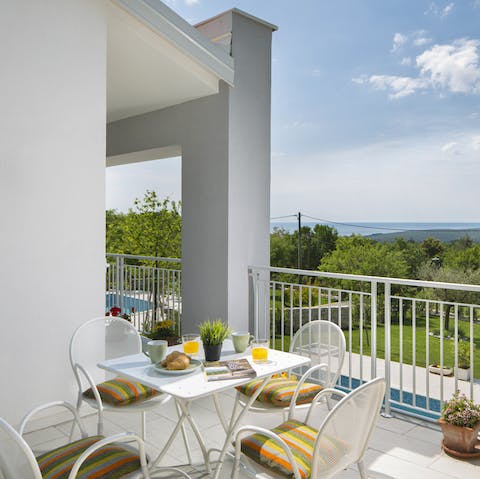 Eat breakfast al fresco