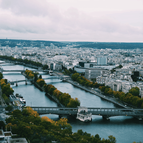 Go for a relaxing walk along the Île aux Cygnes, just eighteen minutes away on foot