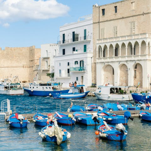 Discover Monopoli on foot – the beach is moments away