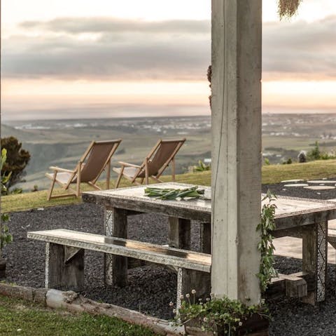 Serve lunch in the garden surrounded by a garden of aromatic herbs