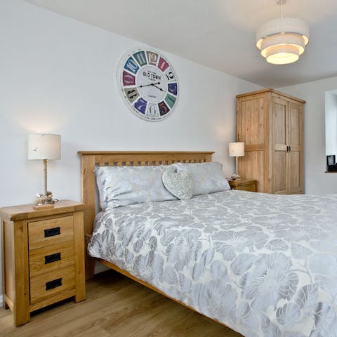 Enjoy a lazy morning snuggled up in the cosy bedroom