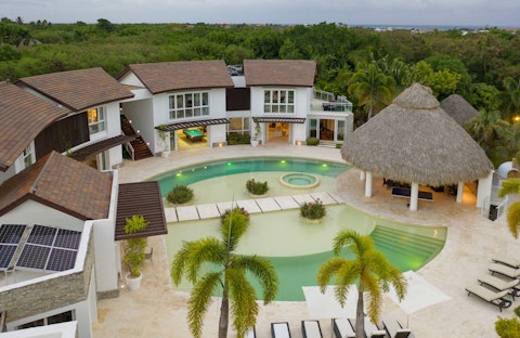 Spread out across three pristine pools in the tropical sunshine