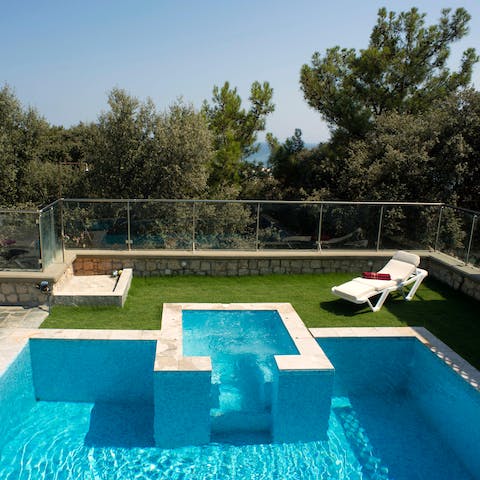 Spend sunny afternoons taking dips in the pool and enjoy an evening soak in the Jacuzzi