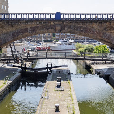 Make jogs around Limehouse docks the new routine