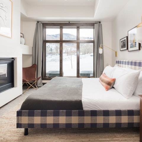 Wake up to glorious mountain views