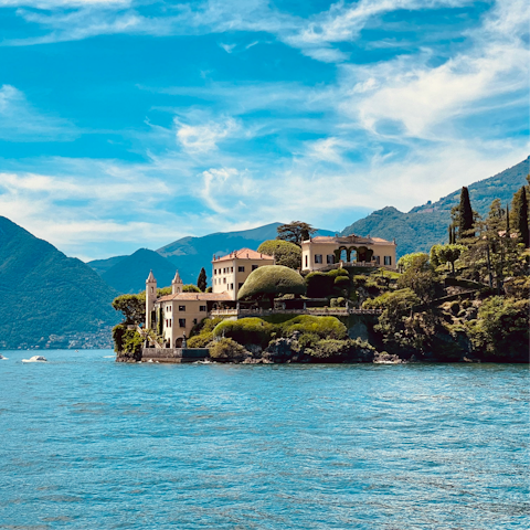 Take a leisurely ten-minute stroll to the shores of Lake Como