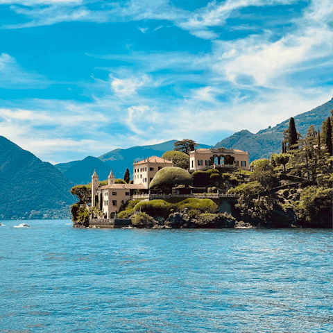 Take a leisurely ten-minute stroll to the shores of Lake Como