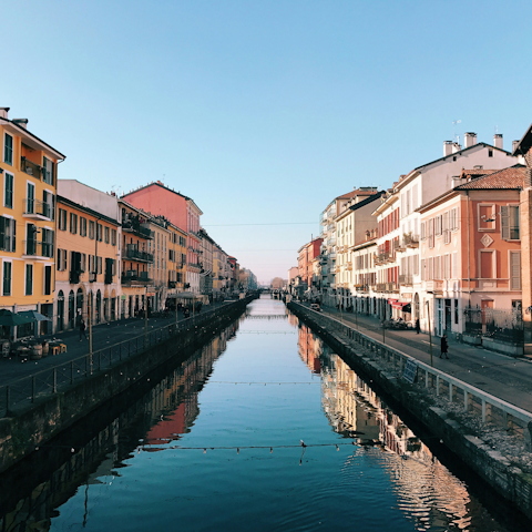 Stroll to the canal in fifteen minutes