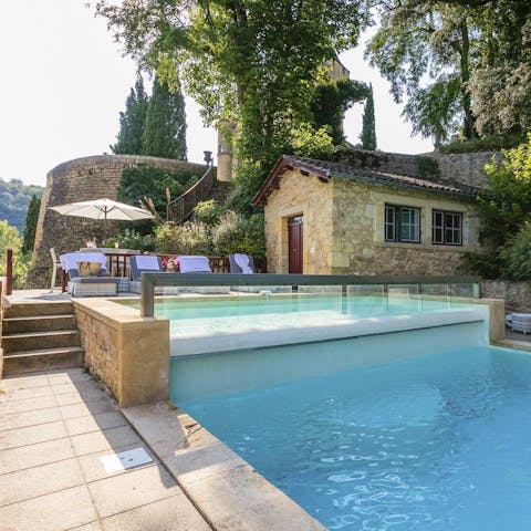 The double -levelled cliffside swimming pool