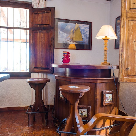 Mix up a few cocktail at the vintage-style bar in the lounge