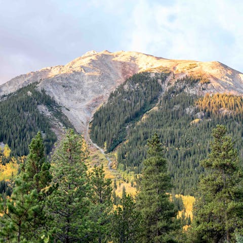 Watch the alpenglow seize La Plata mountain at sunset