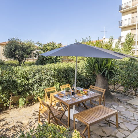 Dine alfresco on the leafy private patio