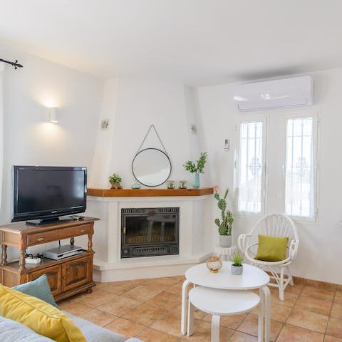 Snuggle up in the cosy living room and enjoy some downtime with friends and family