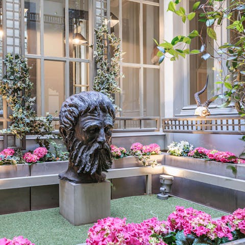 Relax in the flowered patio and enjoy a moment of tranquillity