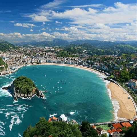 Stay steps away from San Sebastián's stunning sheltered bay