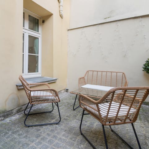 Serve your favourite evening drinks on the little patio