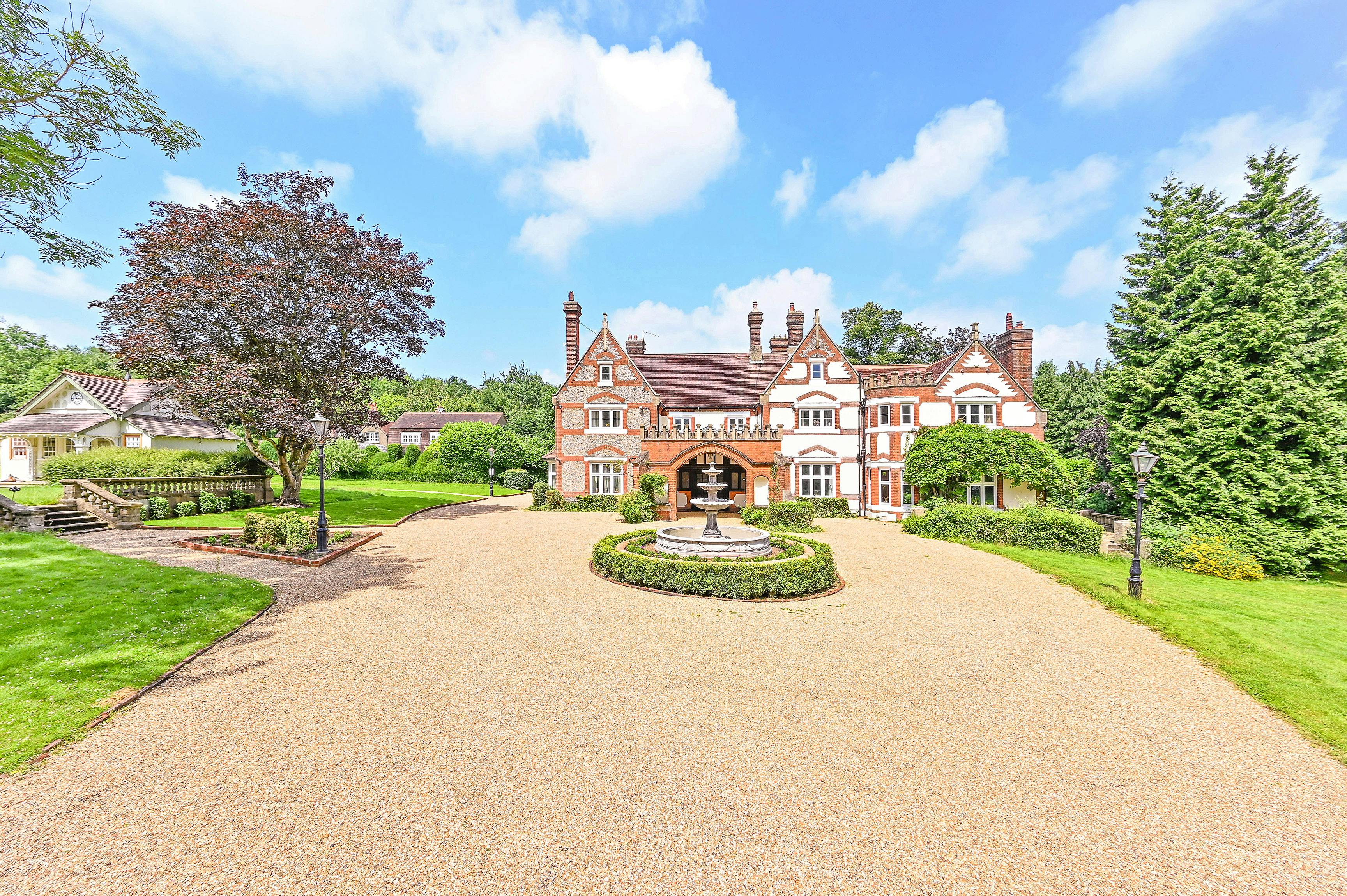 Surrey Hills Manor