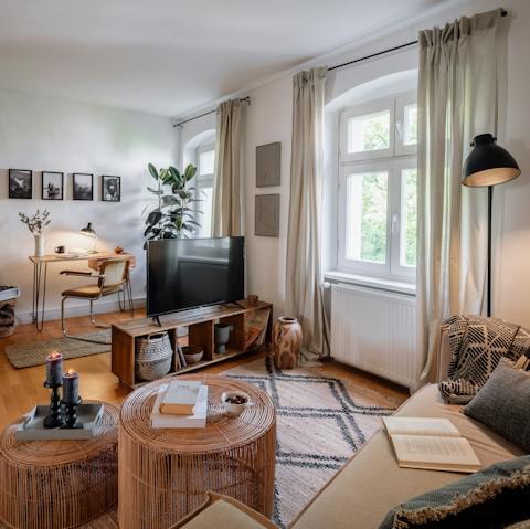 Relax in the light-filled living room with a glass of wine after a day of Berlin exploring
