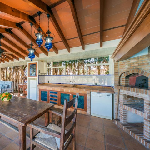 Cook and dine alfresco with the outdoor kitchen