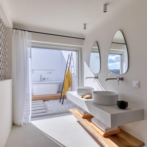 Drop yourself into a relaxing bubble bath in the outdoor tub