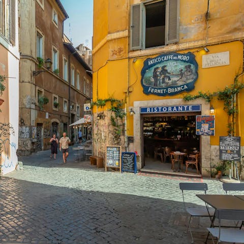 Discover the restaurants and cafes right on your doorstep
