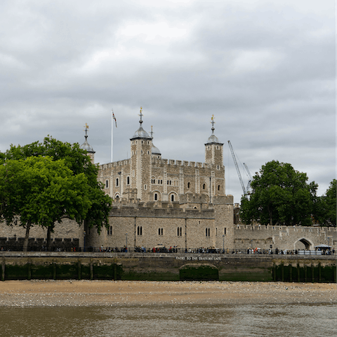 Walk to the Tower of London in just over ten minutes
