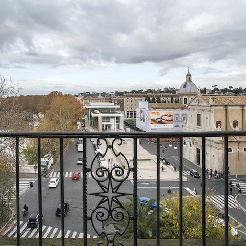 Admire the views of the Tiber and the Ara Pacis Museum from the balcony