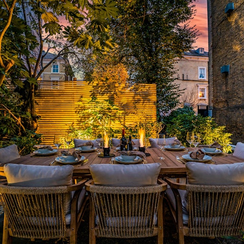 Serve your favourite evening drinks in the garden