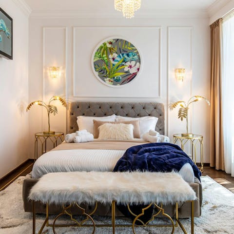 Relax in this stylish studio after going out to dinner in the Old Town