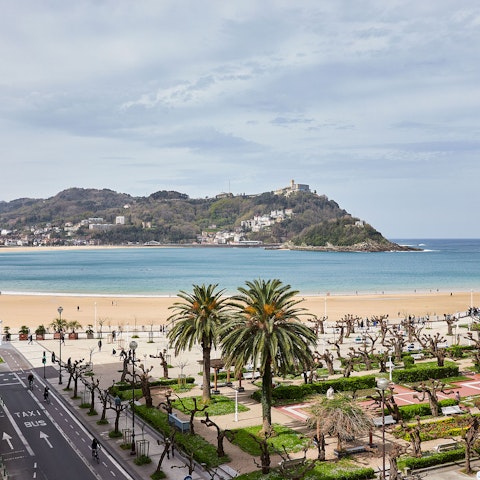 Step outside and stroll straight to La Concha beach